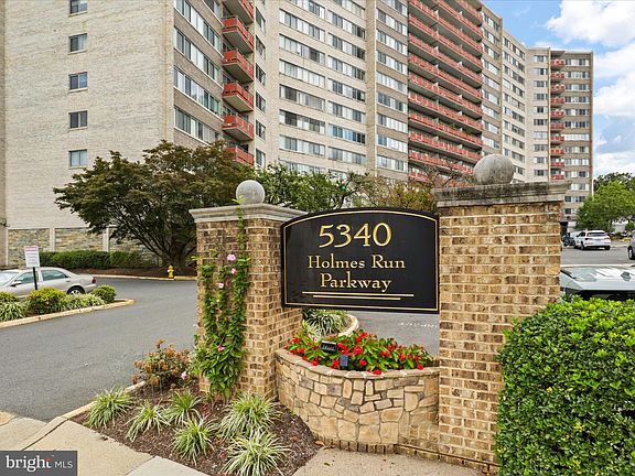 2nd image of 5340 Holmes Run Pkwy Unit 1016