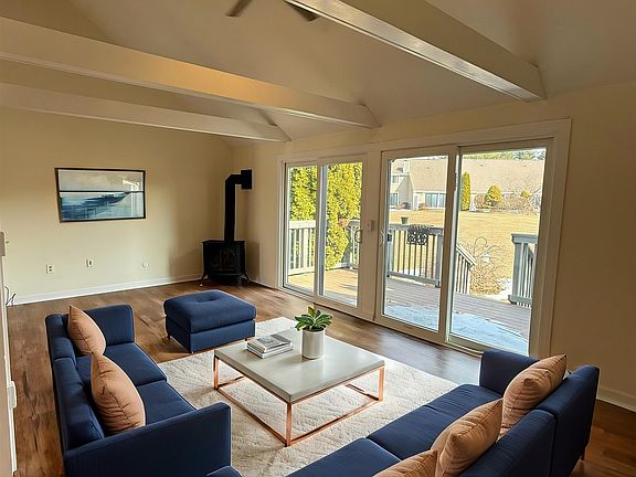 3rd image of 18 Pendleton Ln