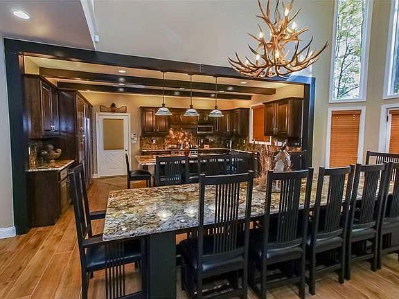 4th image of 12 Mountain Laurel Ln
