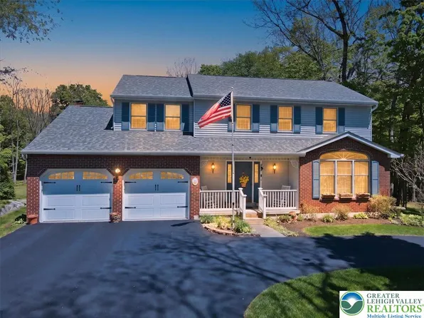 14 Minsi Rd, Delaware Water Gap, PA 18327