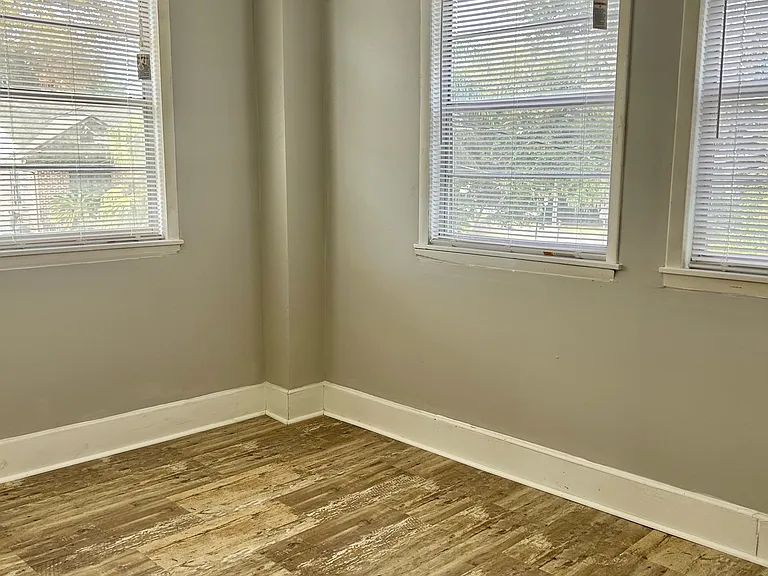 1215 Willow Branch Ave — Photo 7