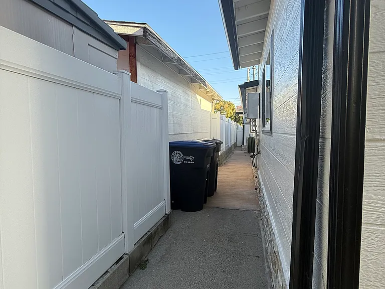1125 Stanley Ave — Photo 28