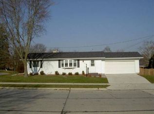 320 Hawthorne Ter, Manitowoc, WI 54220