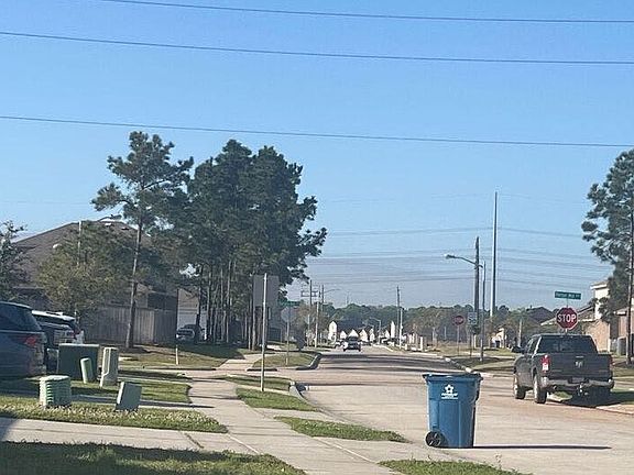 5th image of 20112 Leaf River Cir