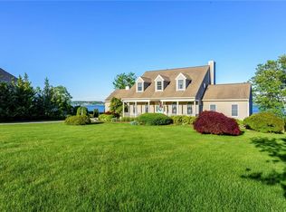 71 Johnnycake Ln, Portsmouth, RI 02871