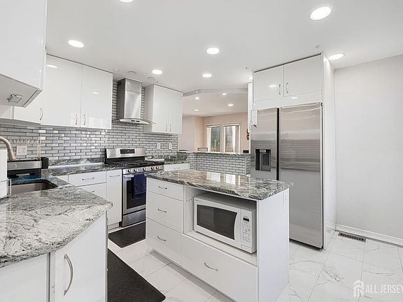 5th image of 190 Goldmine Ln