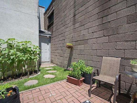 5th image of 1037 Crease St APT E
