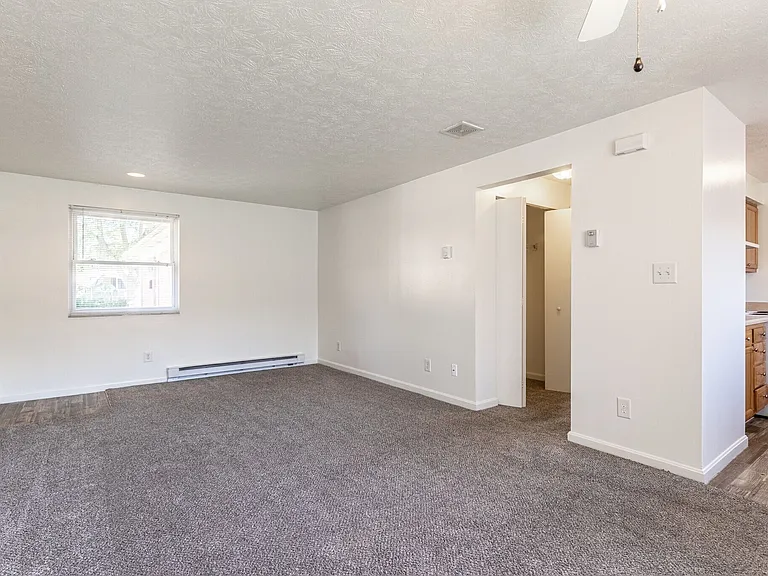 Broadmoor Apartments — Photo 6