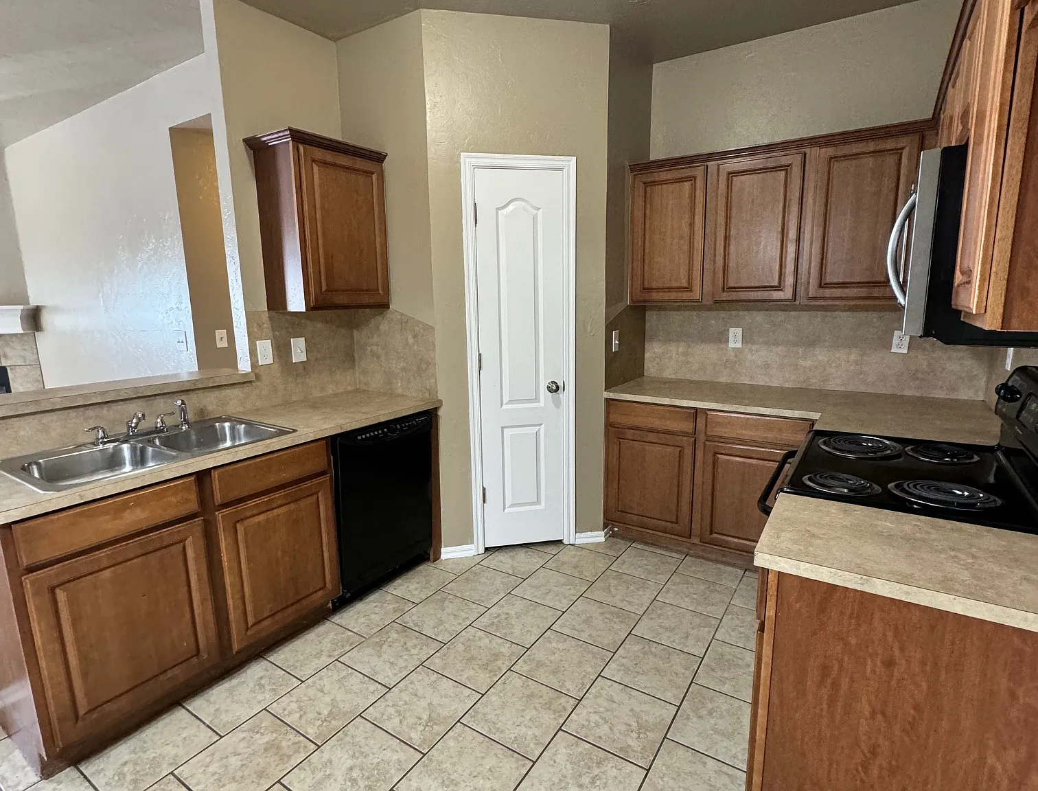 3 bed, 1200 sqft, $1,395 — Photo 1