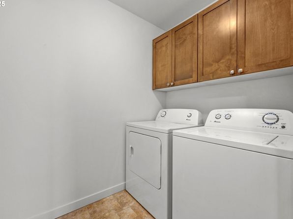 salem-oregon-2101567058 picture