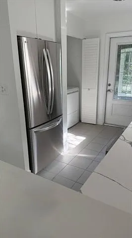 3 bed, 3.0 bath, 1550 sqft, $6,500 — Photo 4