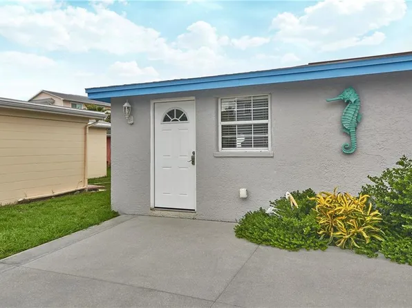 18040 5th St E, Redington Shores, FL 33708