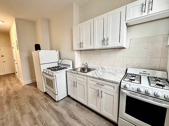 3rd image of 86 Lewis Ave APT 3R