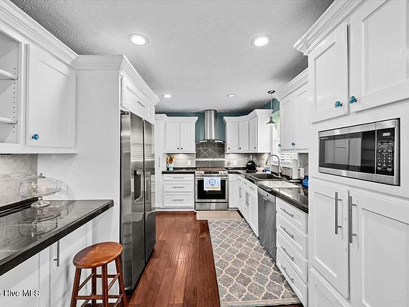 2nd image of 146 Dyan Street