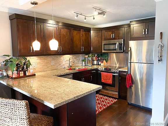4th image of 8005 Lake Dr APT 411