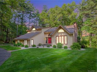 104 N Saddle Rdg, West Simsbury, CT 06092