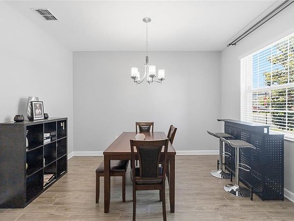 5th image of 472 BRUNSWICK DRIVE