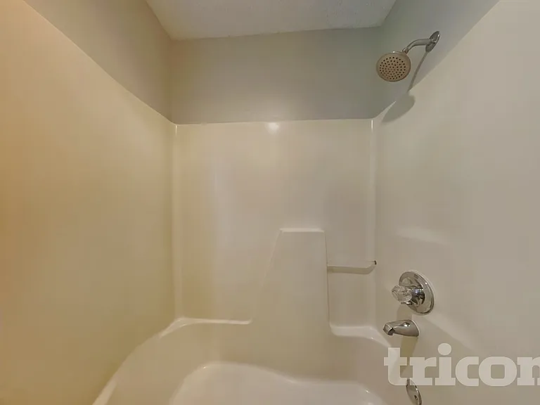 405 Ashington Ct — Photo 19