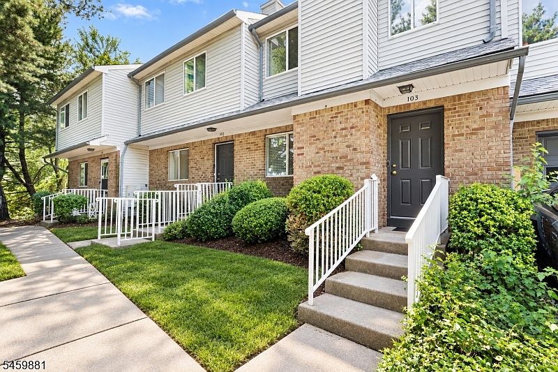 1st image of 103 Orchard Meadows Dr