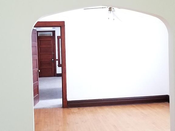 5th image of 3327 N Oakley Ave Floor 2