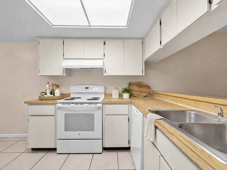 Kitchen virtually staged