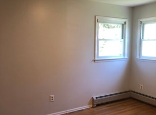 74 Lakeview Dr, Shelburne, VT 05482