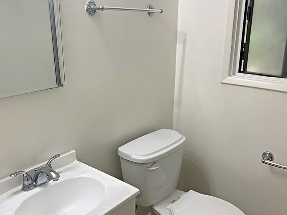 4th image of 2589 S Sepulveda Blvd APT 3