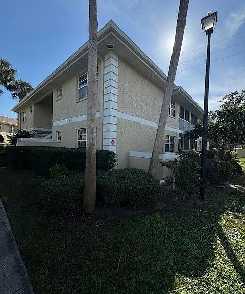 1536 SE Royal Green Cir #104 — Photo 13