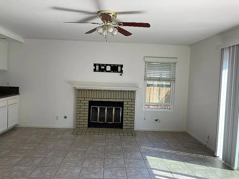 13482 Entreken Ave — Photo 2
