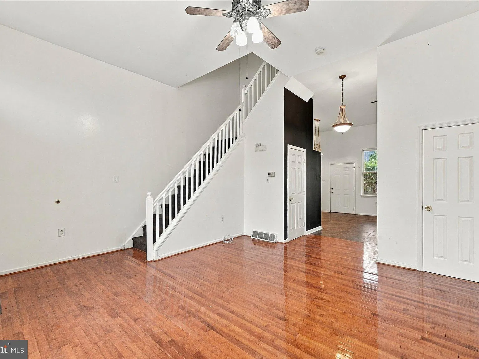 4 bed, 2.0 bath, 2000 sqft, $1,995 — Photo 3