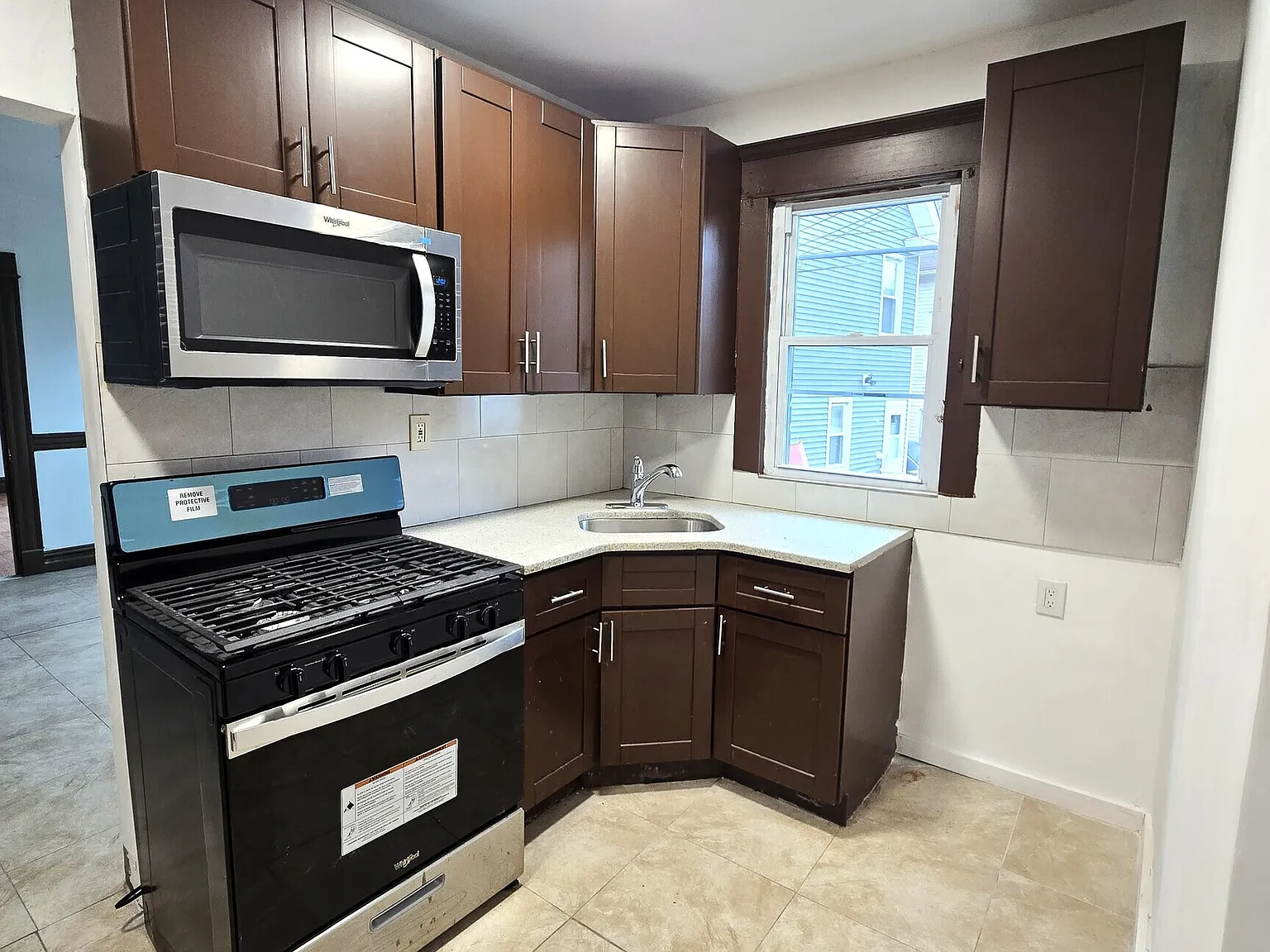 4 bed, 1.0 bath, 1472 sqft, $1,900 — Photo 3