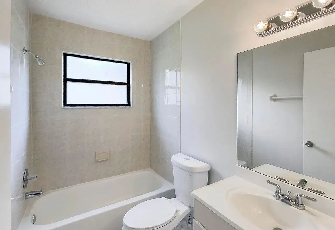 3 bed, 1320 sqft, $2,031 — Photo 3
