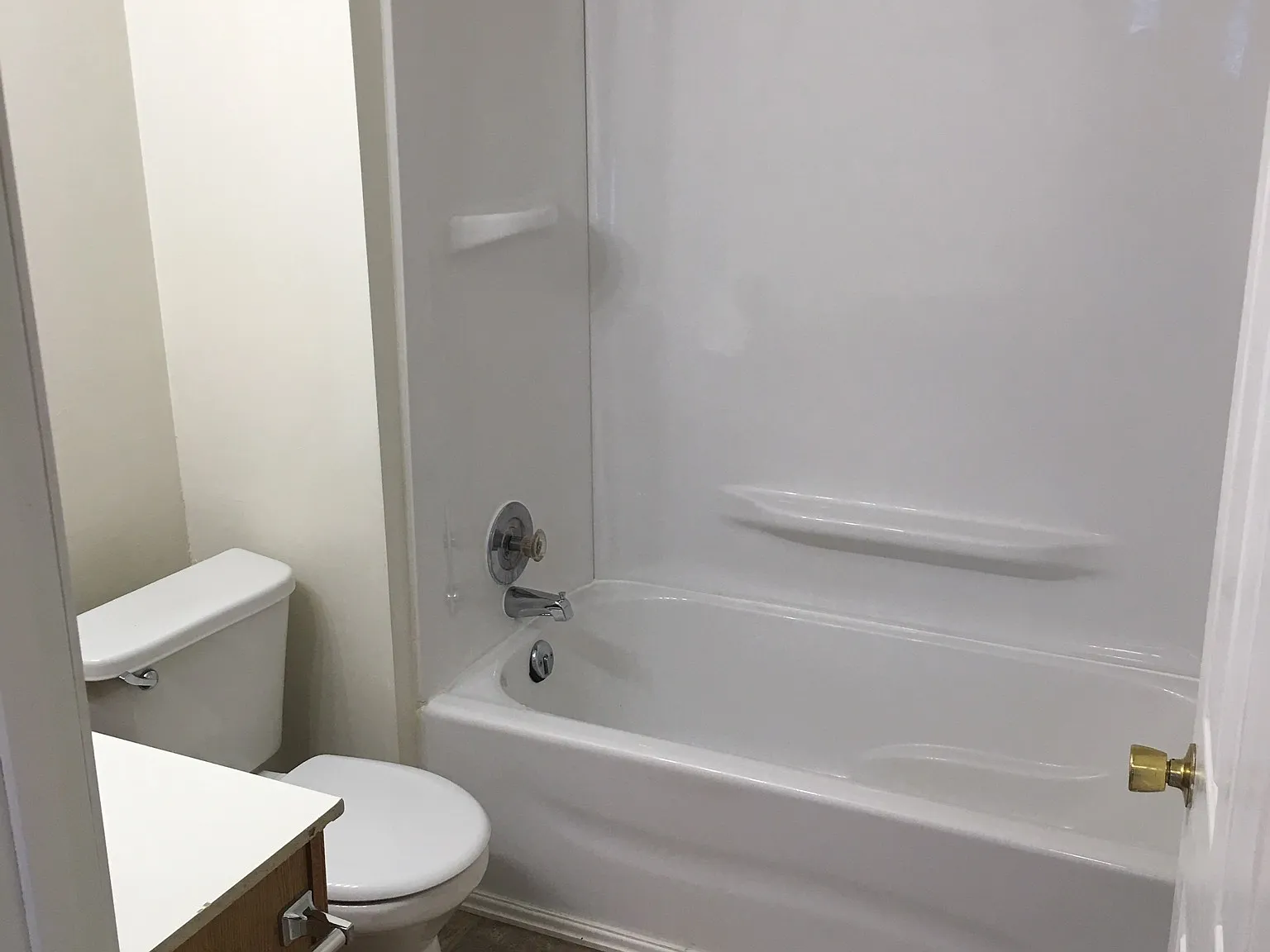 5 bed, 1600 sqft, $2,200 — Photo 2