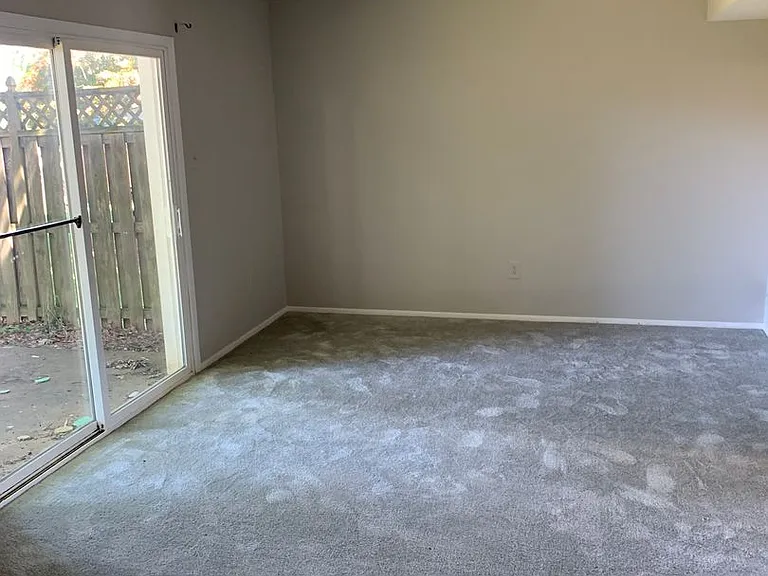 313 Winterberry Dr — Photo 5