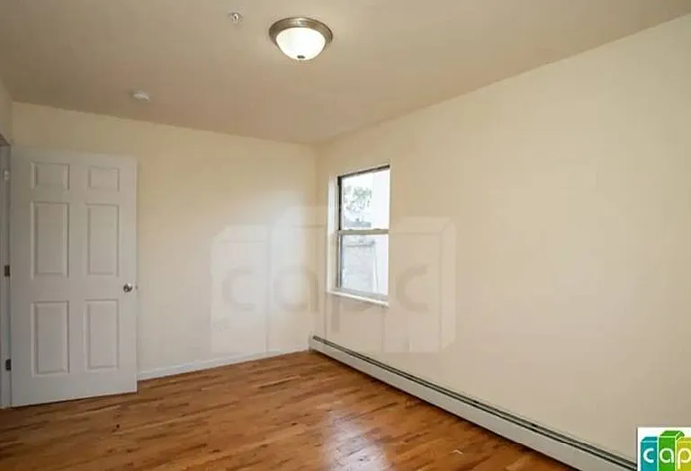 101 Broadway — Photo 10