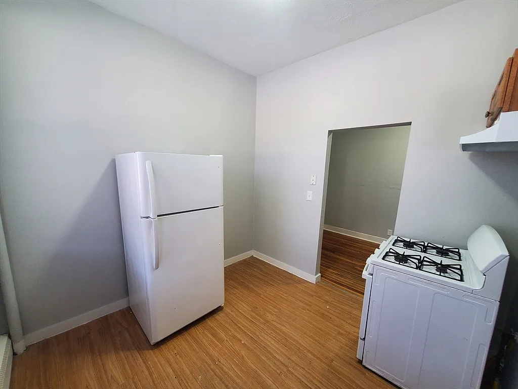 Building Photo - 10 Abbotsford St #3