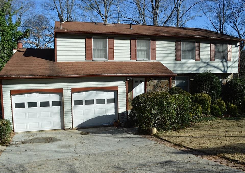 1st image of 220 Worthington Hills Trce