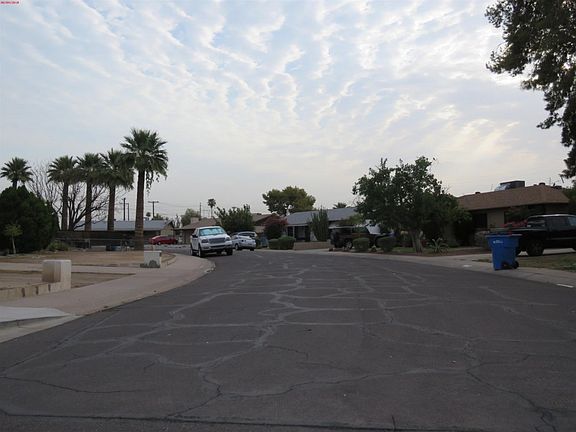 5th image of 3205 N 49th Ln