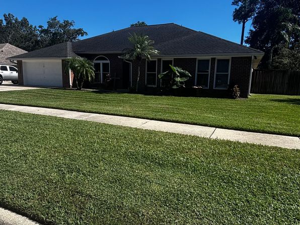 12127 Corner Oaks Dr
