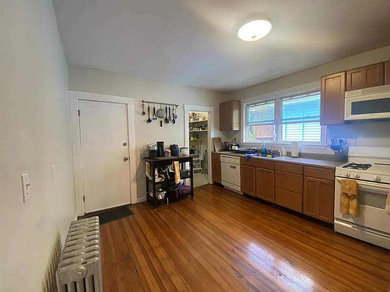 24-26 Burnham St #2 — Photo 4