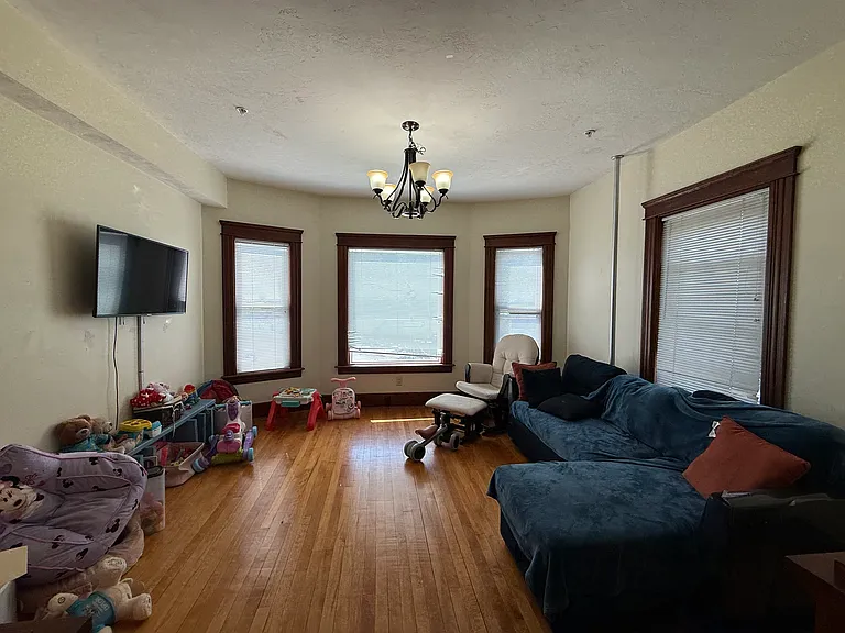 32 Woodbine St #1 — Photo 3