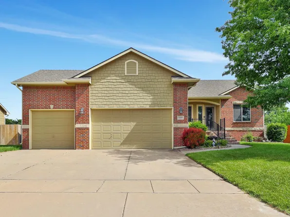 3209 S Bluelake Ct, Wichita, KS 67215