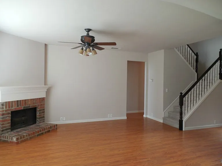 2709 Dunbar Dr — Photo 2