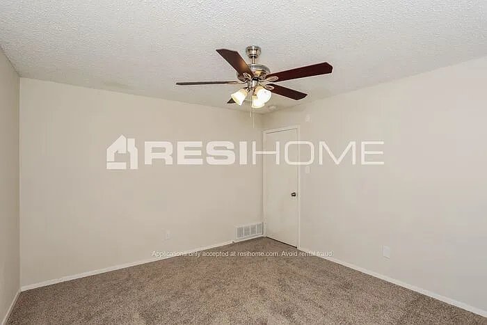 3051 Shane Dr — Photo 9