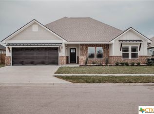 303 Salem Crossing Dr, Victoria, TX 77904