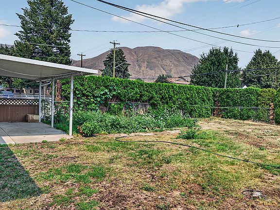 5th image of 1094 Schreiner St