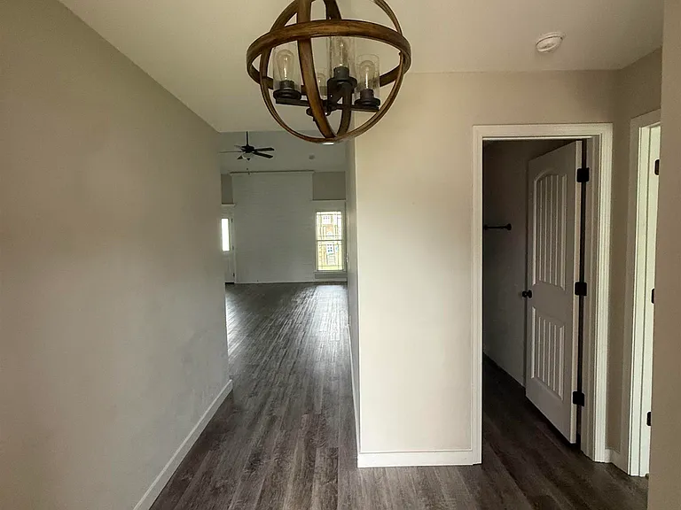 100 Weston Cv — Photo 4