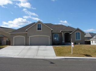 1201 Plateau Dr, Richland, WA 99352