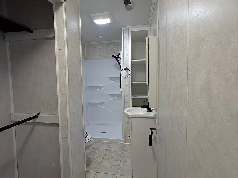 1547 N Piedmont Ave — Photo 14