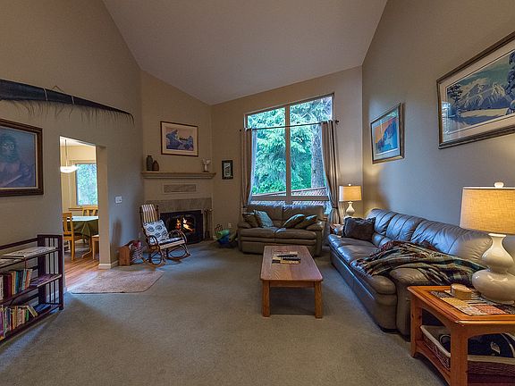 3rd image of 137 Timberline Dr